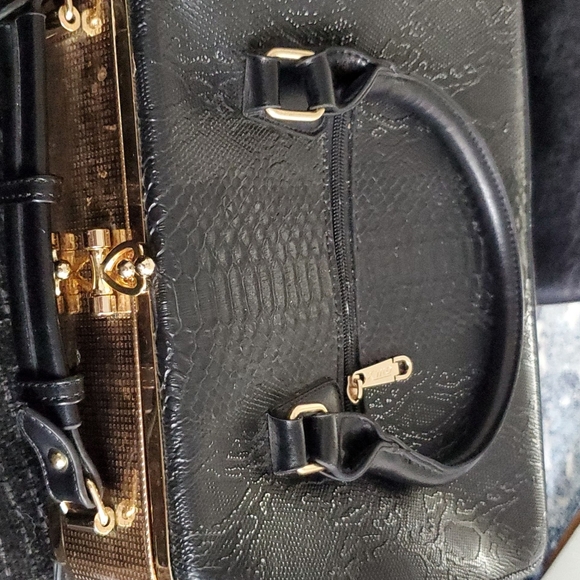 Pursu - Picture 2 of 3